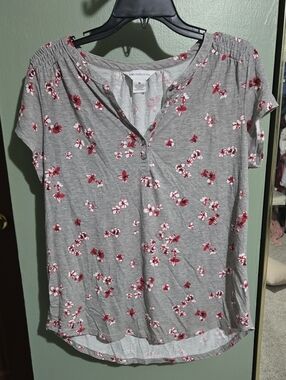 Liz Claiborne Gray Floral Henley Tee with Red Accents
